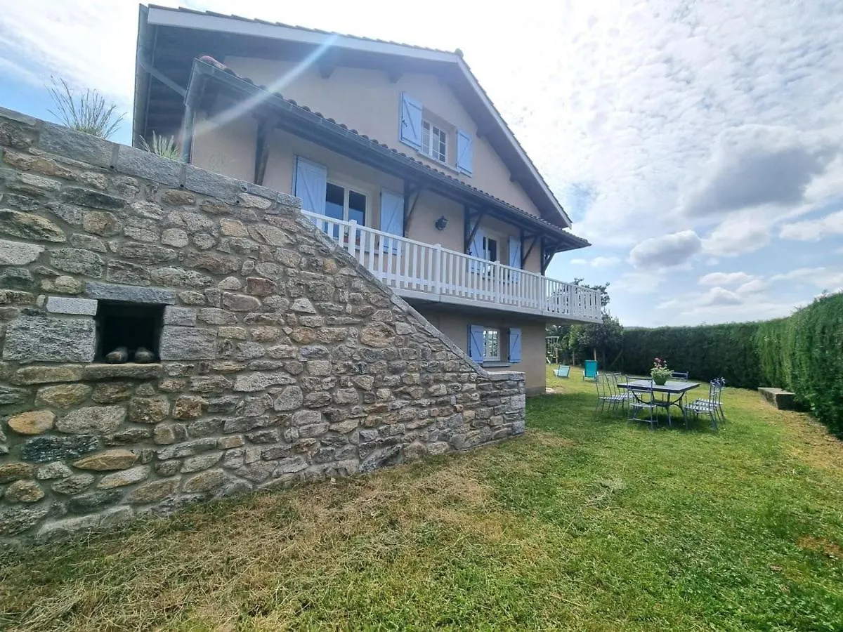 Maison Lumineuse Avec Jardin, Garage, Jeux Exterieurs, Animaux Acceptes - Fr-1-496-291 Saint-Georges-en-Couzan 0*,  France