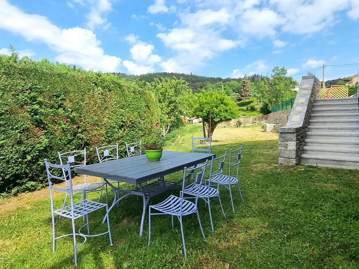 Maison Lumineuse Avec Jardin, Garage, Jeux Exterieurs, Animaux Acceptes - Fr-1-496-291 Saint-Georges-en-Couzan 0*,